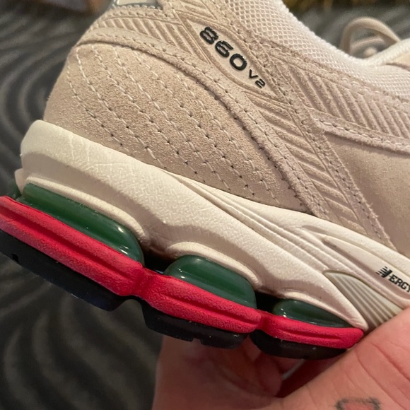 new balance 860v2 XG beige green red size 12 NDS